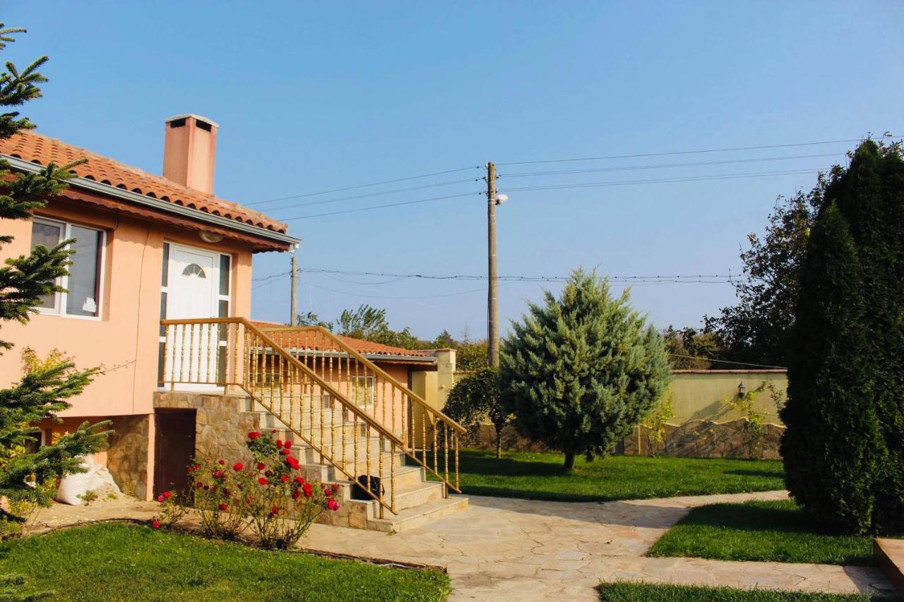 Ezerets Guest House Anita Exterior photo
